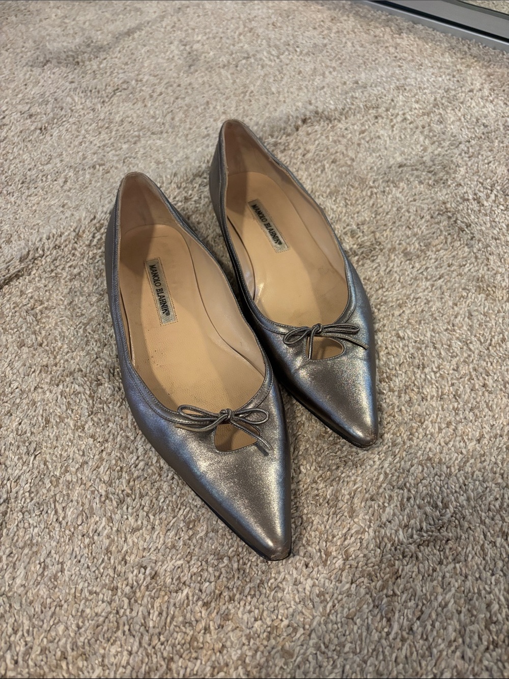 Manolo Blahnik pewter Pointed-Toe Ballet Flats with Bow 8.5